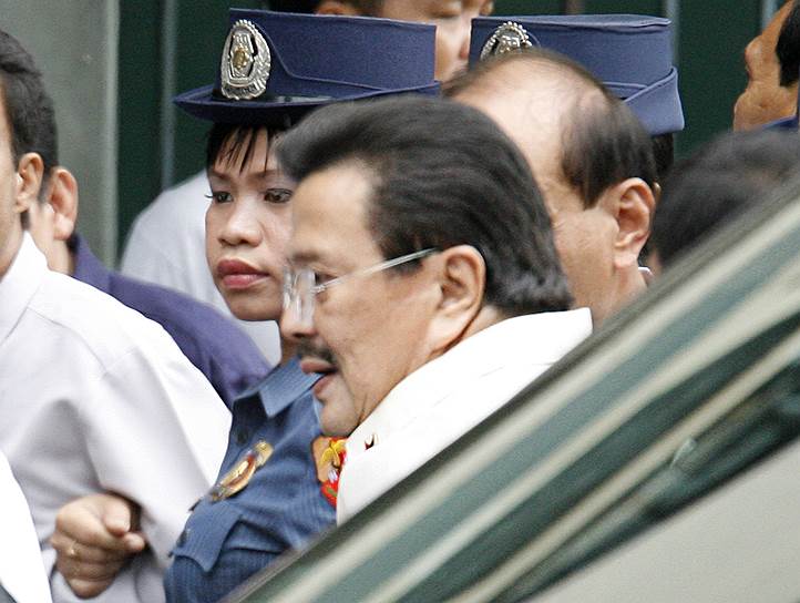 2007 год. Президент Филиппин Джозеф Эстрада был приговорен к пожизненному заключению за разграбление страны