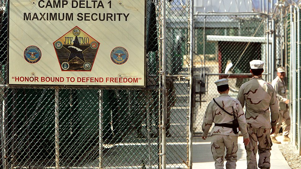 Тюрьма Гуантанамо была открыта в 2002 году для заключенных, причастных к террористической деятельности. Организационно тюремный комплекс состоит из нескольких частей: лагерь «Дельта», внутри которого находится еще один лагерь под названием «Эхо», являющийся местом для предварительного содержания, и лагерь «Игуана»
