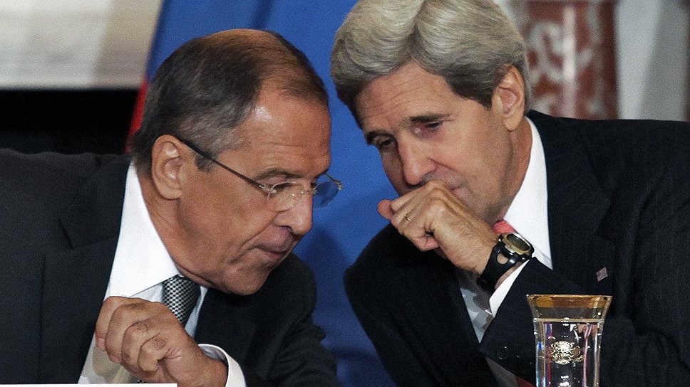 Глава МИД РФ Сергей Лавров (слева) и госсекретарь США Джон Керри