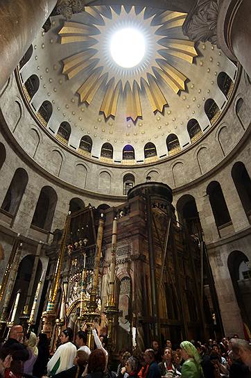 335 год. По приказу римского императора Константина в Иерусалиме для паломников открыта гробница Христа