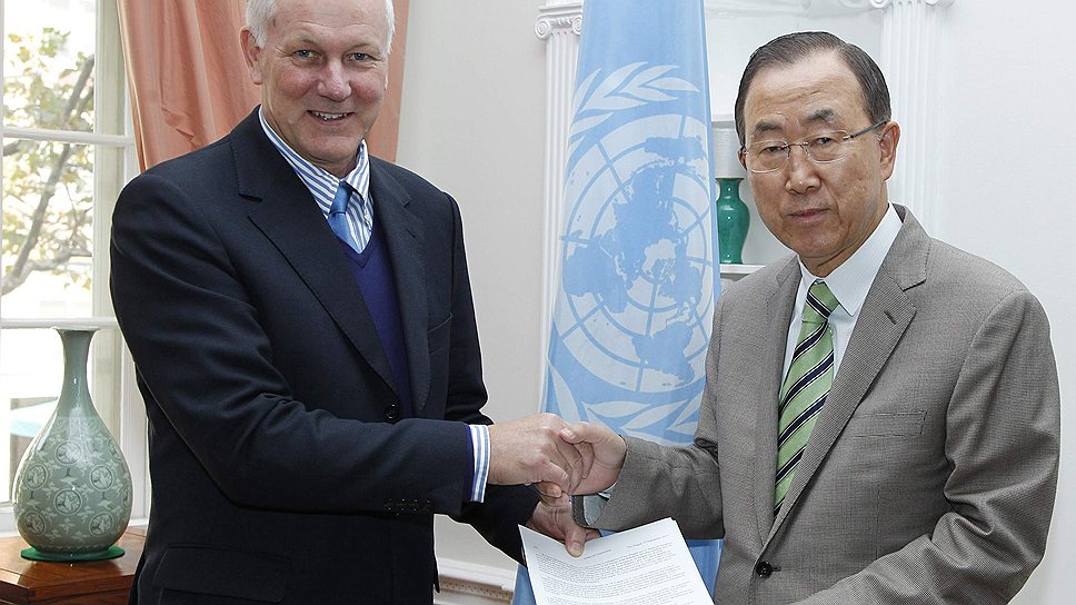Глава инспекционной группы ООН Оке Сельстрём (слева) и генсекретарь ООН Пан Ги Мун 