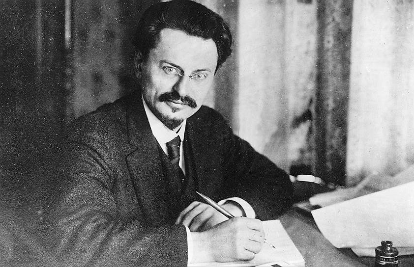 В 1922 году Лев Троцкий на съезде комсомола призвал молодежь «грызть гранит науки» — фраза сразу стала крылатой