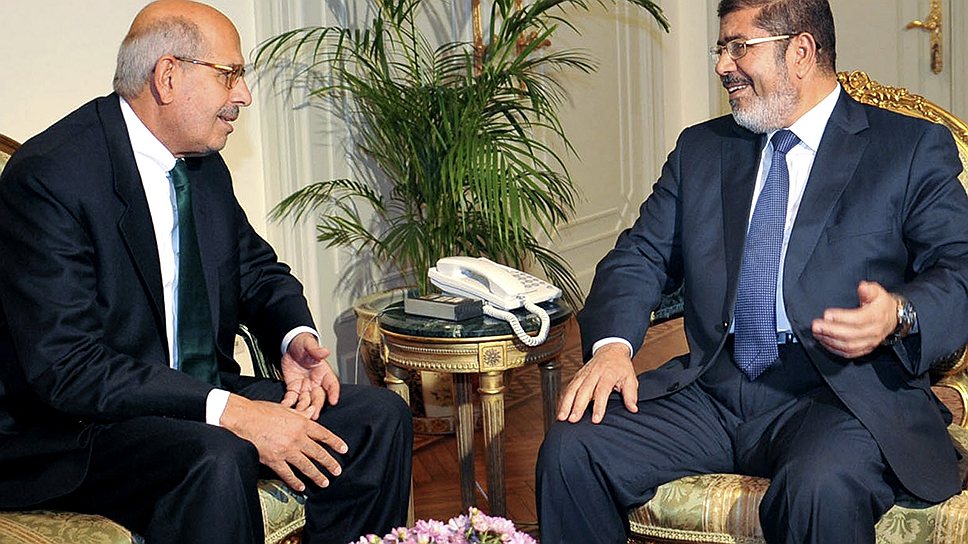 О Мохаммеде Мурси (на фото справа): «Если бы Мурси не был смещен, то мы бы продолжили движение по пути строительства фашистского государства или в стране началась бы гражданская война. Решение было болезненным. Оно находилось за рамками закона, но у нас не было другого выбора» 