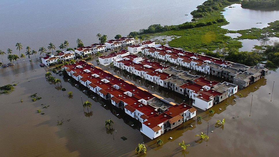 Из-за продолжающихся в Мексике дождей власти столичного района Истапалапа насчитали 3,7 тыс. домов, пострадавших в результате наводнения