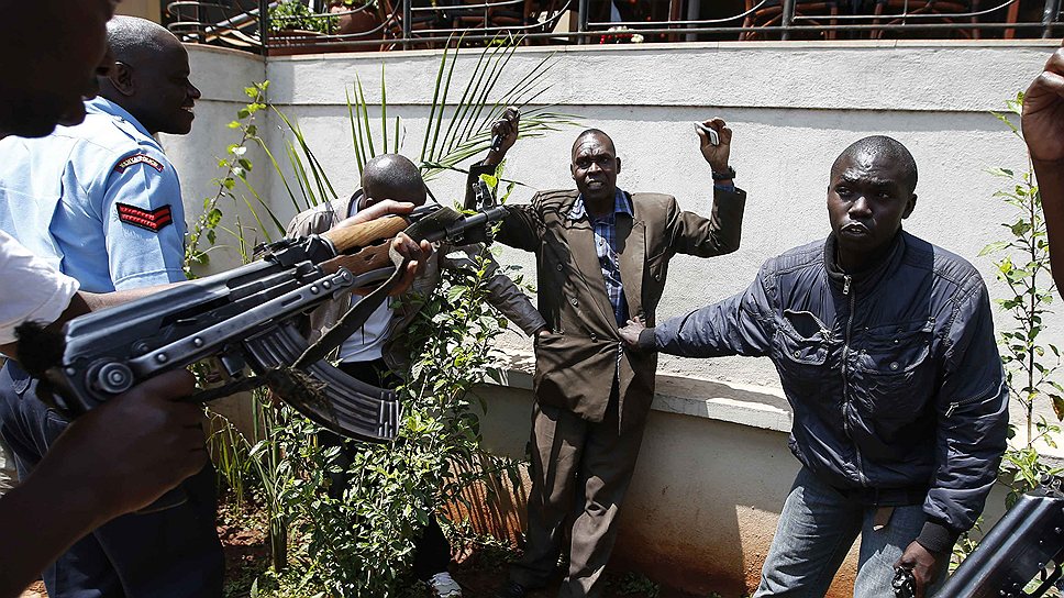 Два исламских экстремиста были убиты в ходе спецоперации в торговом центре в Найроби