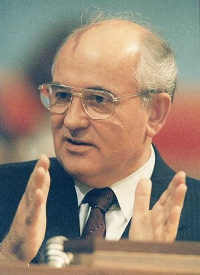 1990 год. Михаил Горбачев получил чрезвычайные полномочия для перехода к рыночной экономике