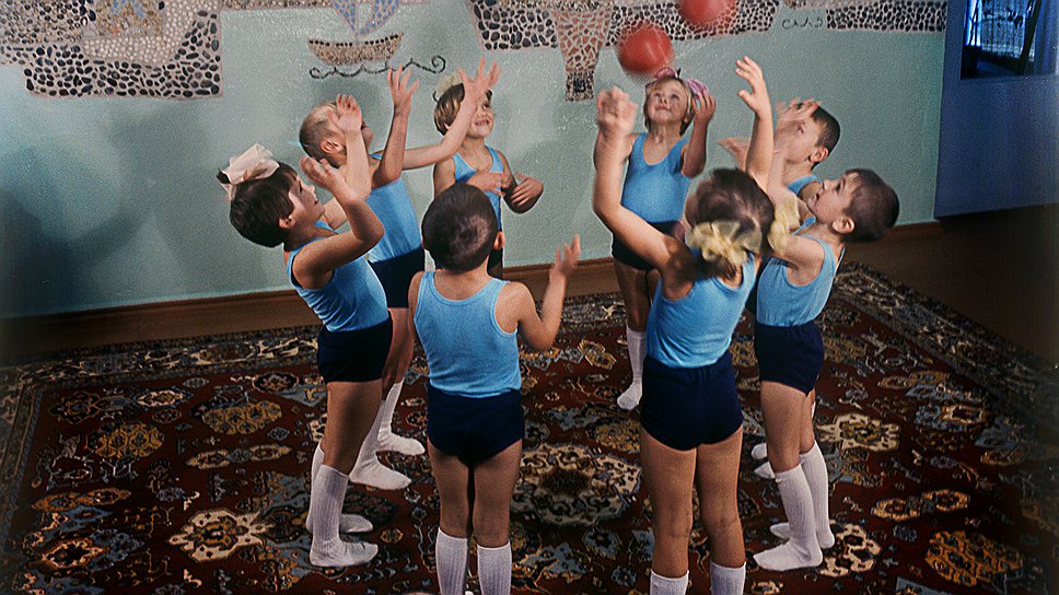 К 1975 году в СССР было 115 тыс. детских садов. Они были ведомственные, то есть содержались они тем или иным крупным предприятием и находились в ведении муниципалитетов

