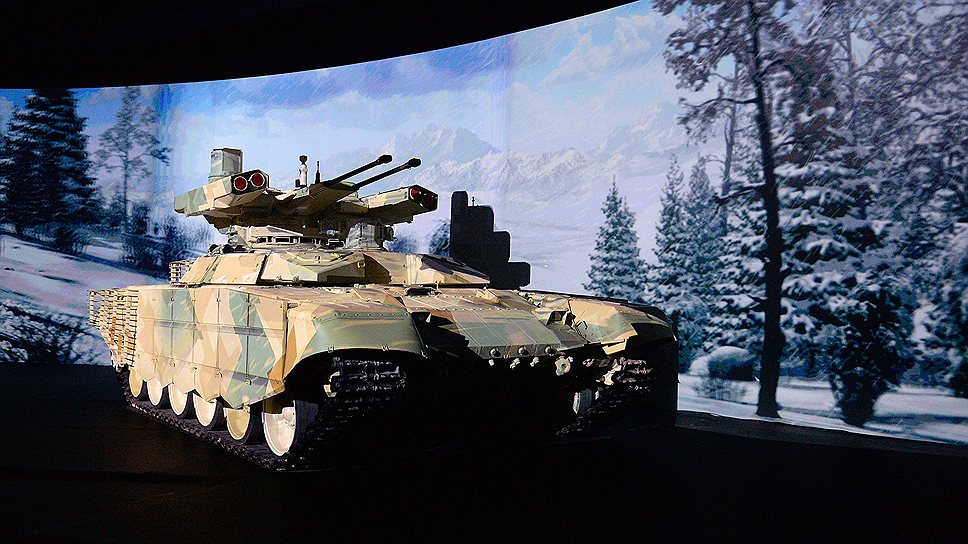 Дмитрию Медведеву продемонстрировали модернизированную версию танка Т-72, а также танк Т-90С
