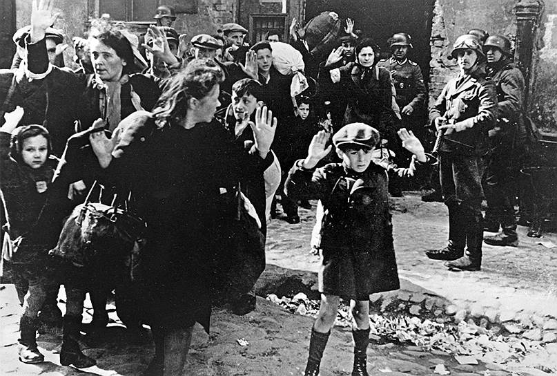 1944 год. Подавление немецкими войсками Варшавского восстания, начавшегося 1 августа и унесшего более четверти миллиона жизней, во время Второй мировой войны