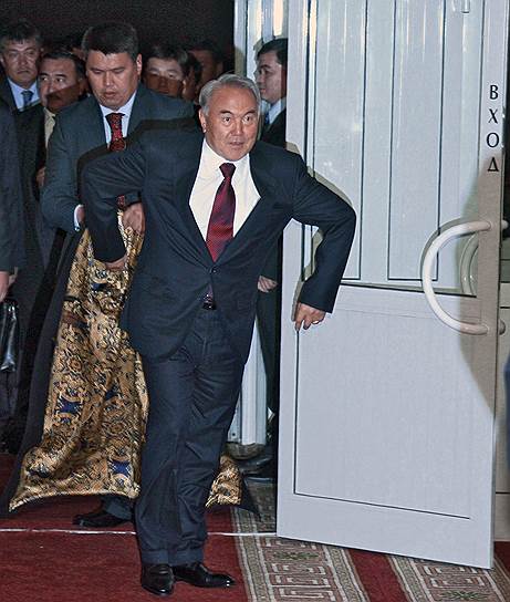Президент Казахстана Нурсултан Назарбаев набрал 95,55% на выборах от 3 апреля 2011 года 
