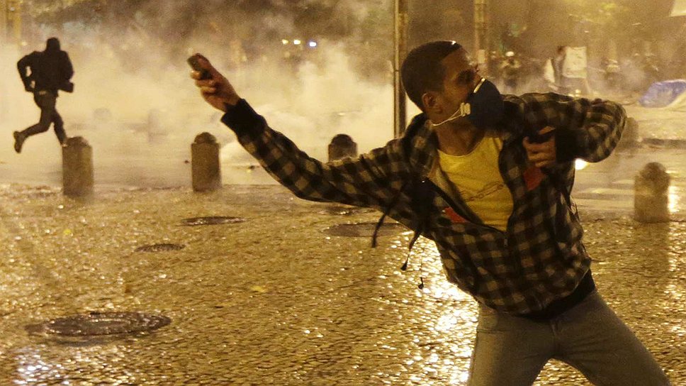 В результате новых беспорядков в Рио полиция задержала 15 демонстрантов