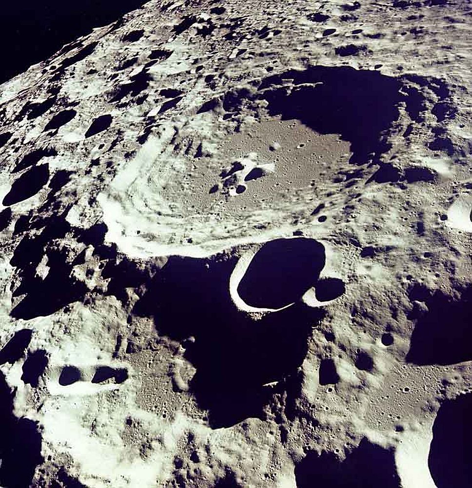 1959 год. Космический аппарат «Луна-3» впервые сфотографировал невидимую с Земли сторону Луны