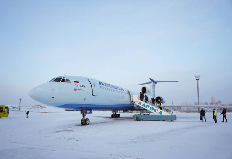 28 октября 2020 года состоялся последний регулярный пассажирский рейс Ту-154. Самолет 1992 года постройки авиакомпании АЛРОСА (на фото) перевез 140 пассажиров из якутского города Мирный в Новосибирск. Самолеты Ту-154 продолжают использовать российские силовые ведомства и специальный летный отряд «Россия»