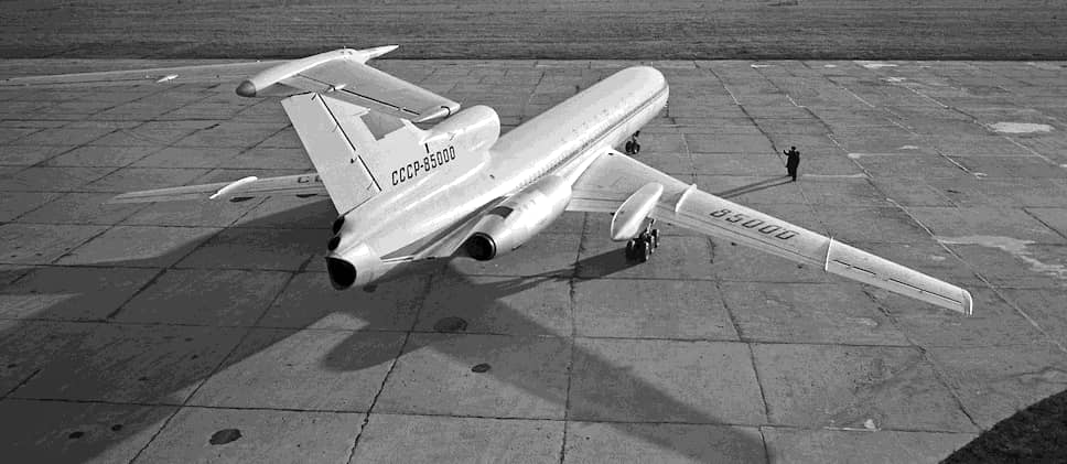9 февраля 1972 года началась эксплуатация Ту-154 на регулярных рейсах полетом по маршруту Москва — Минеральные Воды