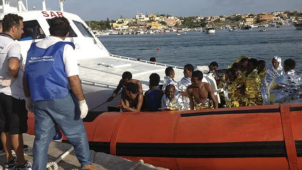 3 октября. У берегов Италии затонуло судно с 500 мигрантами на борту