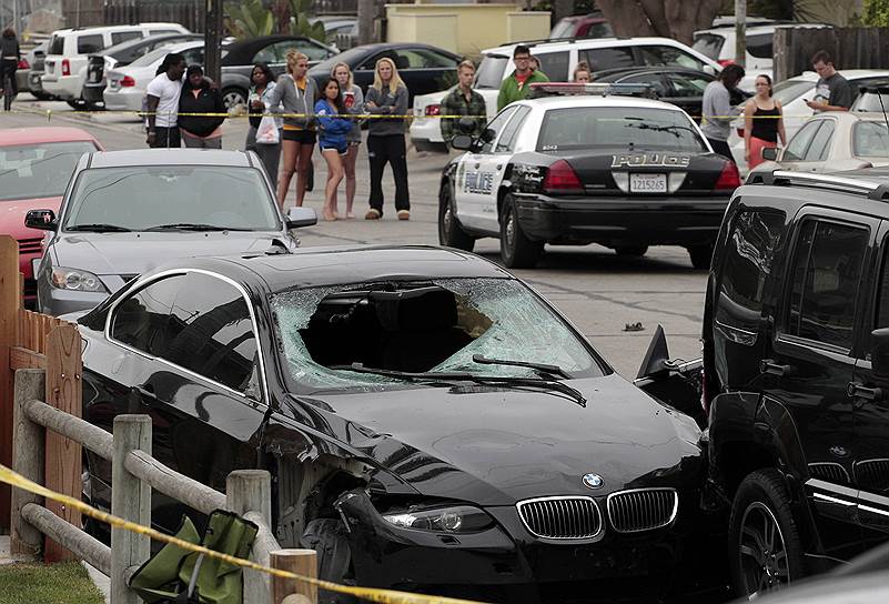 В ночь на 24 мая 2014 года неизвестный на автомобиле BMW открыл стрельбу по людям в районе Айла Виста  (Санта-Барбара) недалеко от кампуса Калифорнийского университета. От полученных ран шесть человек скончались. По приезду полиция обнаружила подозреваемого в убийстве застреленным в собственном автомобиле