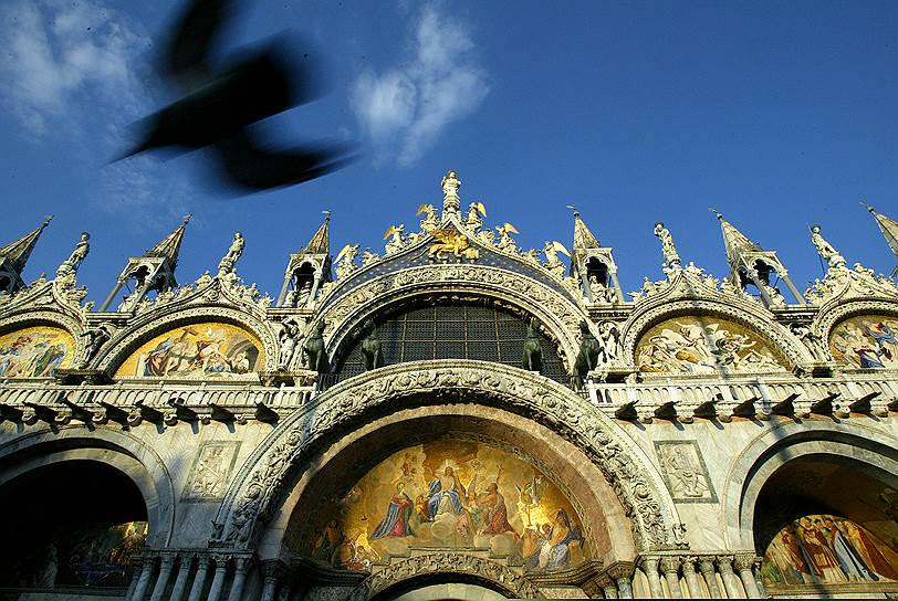 1085 год. В Венеции (Италия) освящен Собор Святого Марка