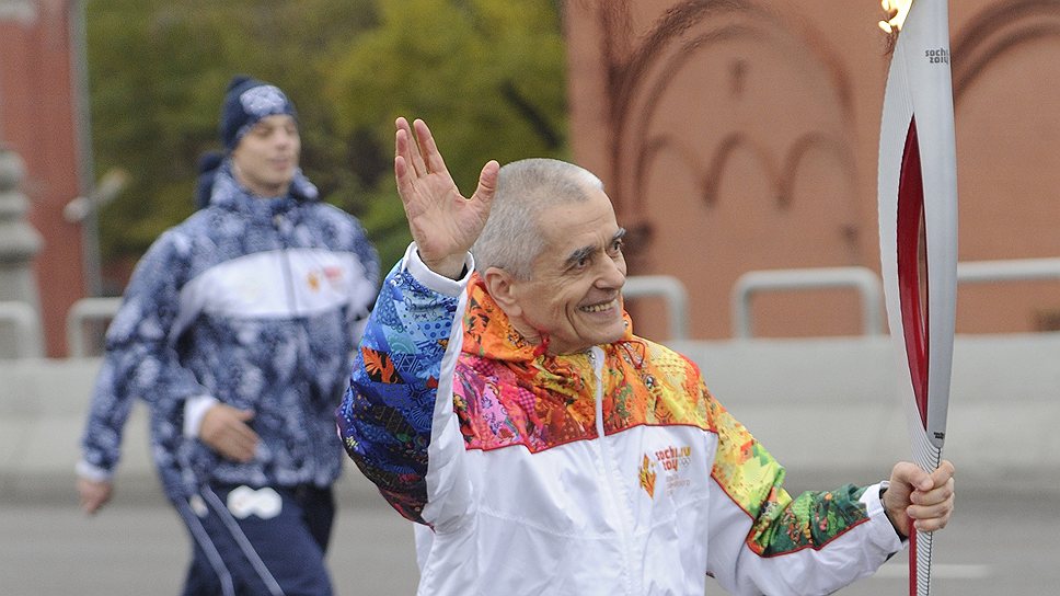 Глава Роспотребнадзора, главный санитарный врач России Геннадий Онищенко во время эстафеты олимпийского огня