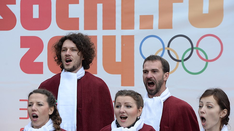 Старт первого этапа эстафеты олимпийского огня по территории России прошел на Красной площади и сопровождался концертом