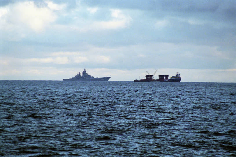 2001 год. В Баренцевом море со дна поднята атомная подводная лодка К 141 «Курск», затонувшая в ходе военно-морских учений Северного флота
