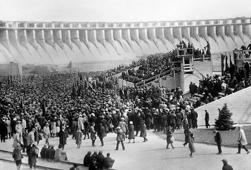 1932 год. В Запорожье состоялось торжественное открытие ДнепроГЭС