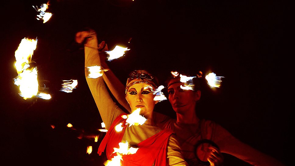 7 октября в программе «Круга света» на Воробьевых горах представили шоу фейрверков и огненное шоу 