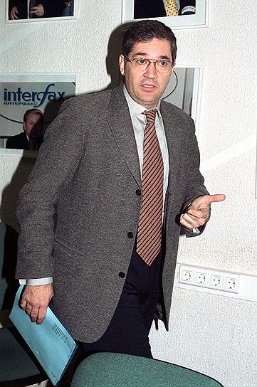 В 1993 году журналисты Олег Добродеев (на фото) и Евгений Киселев, работавшие на «Первом канале», будучи неудовлетворенными своей работой, решили создать программу, которая в условиях сложившегося политического кризиса объективно освещала бы события в стране