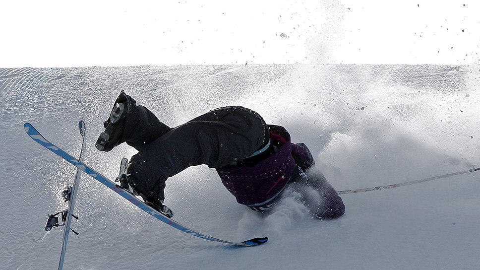 29-летняя канадская лыжница Сара Берк, чемпионка мира 2005 года по хавпайпу, во время тренировки в Солт-Лейк-Сити в 2012 году упала на лед, ударившись головой. В итоге — кровоизлияние в мозг, операция, кома и затем смерть от остановки сердца