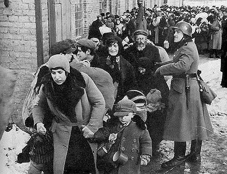 1943 год. Узники концлагеря Собибор в Польше предприняли единственную за годы Второй Мировой войны удачную попытку восстания. После побега заключенных лагерь был ликвидирован