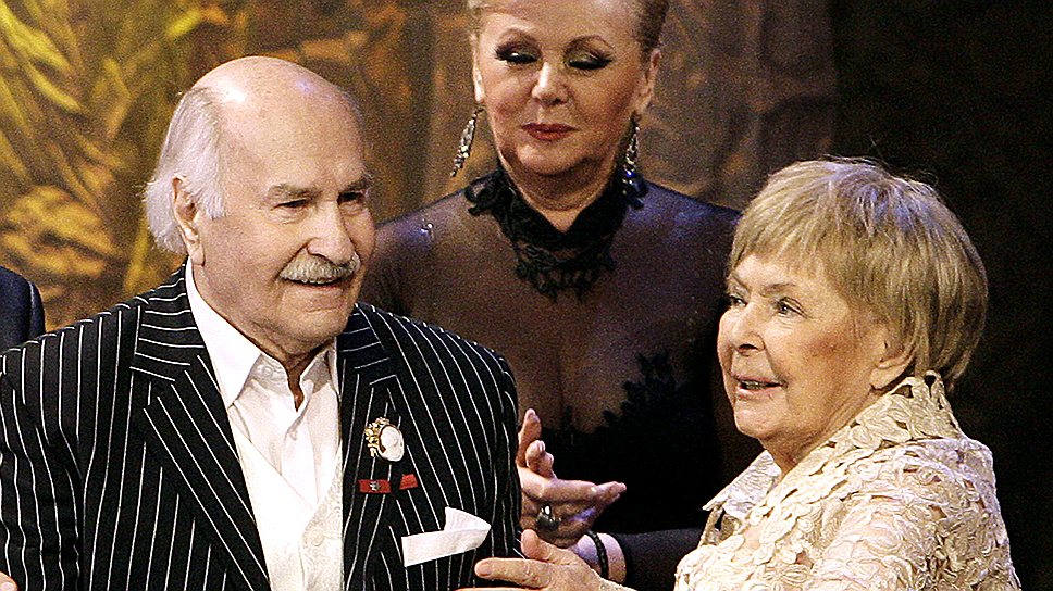 В 2001 году за роль Мадлен в спектакле «Мадлен и Моисей» Ольга Аросева получила премию МК «за лучшую женскую роль»