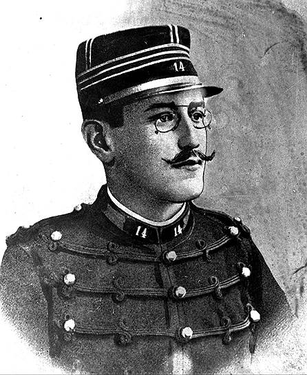 1894 год. Французский офицер Альфред Дрейфус арестован по обвинению в шпионаже — начинается так называемое дело Дрейфуса