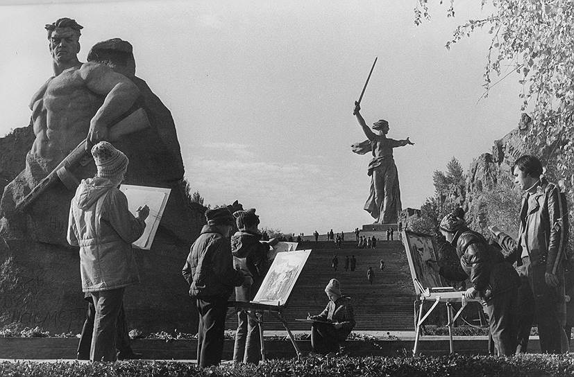 1967 год. Завершено строительство монумента «Родина-мать» в Волгограде