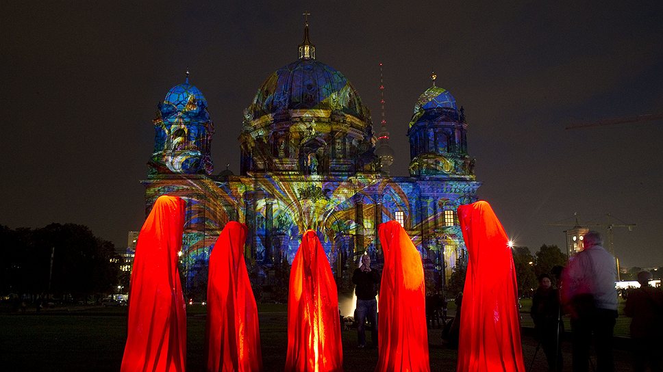 В рамках фестиваля в Берлине проходят различные развлекательные мероприятия, экскурсии, представления, джазовое шоу. По городу курсирует автобус LightLiner, который позволяет осмотреть все световые композиции