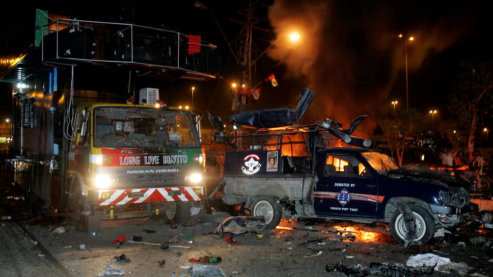 2007 год. В Пакистане произошел крупнейший в истории страны теракт: взорван кортеж бывшего премьер-министра Беназир Бхутто, погибло более 130 человек