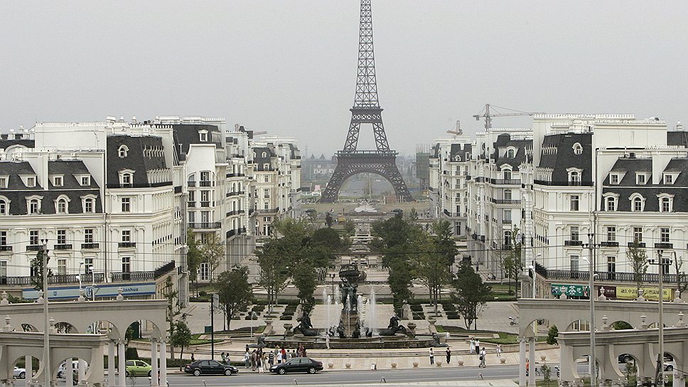 Кроме Эйфелевой башни в китайском Париже есть Версаль, Триумфальная арка, копии других достопримечательностей и даже квартал «европейских» домов