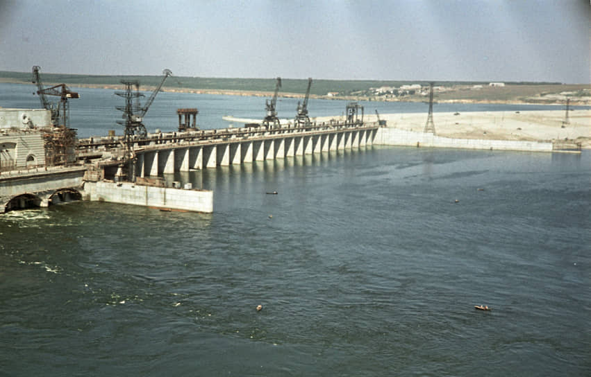 1955 год. В строй введена Каховская ГЭС