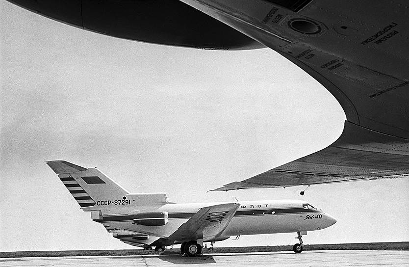 1966 год. Состоялся первый полет пассажирского реактивного самолета ОКБ А. С. Яковлева для коротких авиалиний «Як-40»