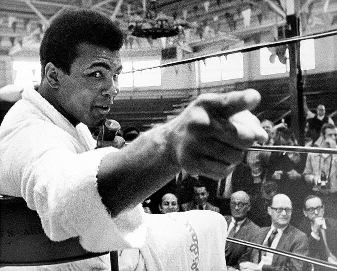 1960 год. Будущий чемпион планеты по боксу Мухаммед Али выиграл свой первый бой на профессиональной арене