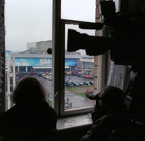 2002 год. Захват террористами Театрального центра на Дубровке, в котором шел мюзикл «Норд-Ост». В заложники попали более 900 человек, среди которых были зрители и актеры мюзикла. Погибли 130 человек, были ранены более 700