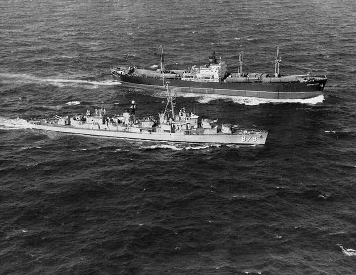 1962 год. Во время Карибского кризиса Соединенные Штаты начали военно-морскую блокаду Кубы 