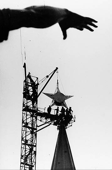 1935 год. На Спасской башне Московского Кремля установлена медная звезда, изготовленная в Донбассе