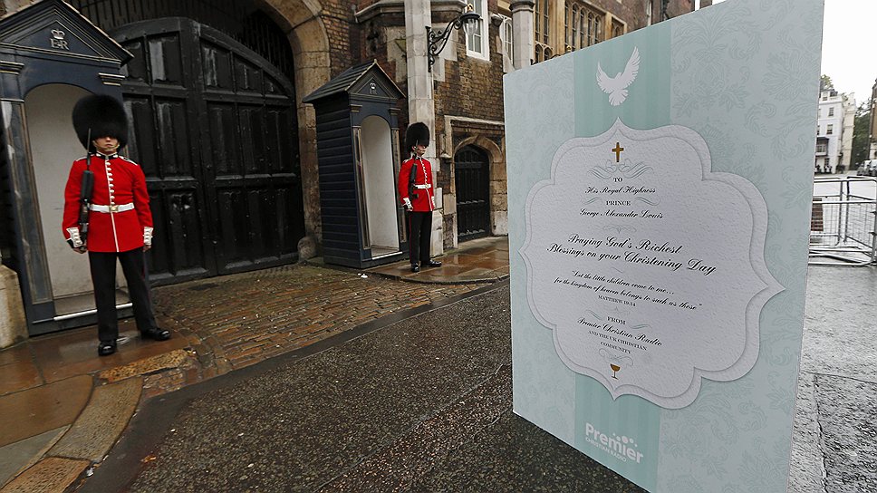 На церемонию крещения пригласили только самых близких родственников и друзей королевской семьи, всего не более 60 человек. Для более широкого круга Кейт Миддлтон устраивает традиционное чаепитие
