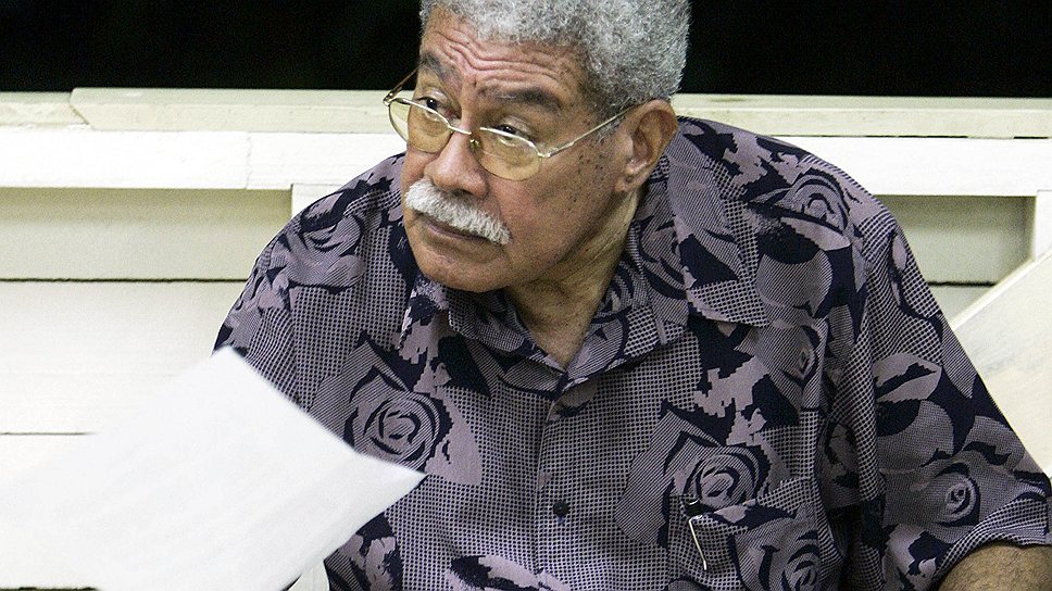 Министр национального примирения и единства острова Фиджи Лаисения Карасе. Покинул свою должность, но пост упразднен не был 