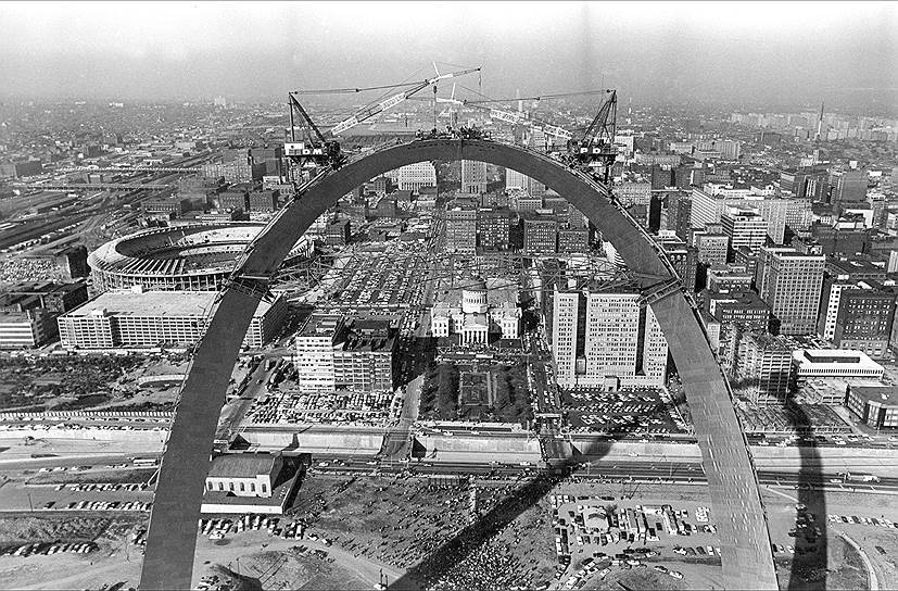 1965 год. В США открылся крупнейший монумент в мире — 192-метровая стальная арка «Ворота на Запад»