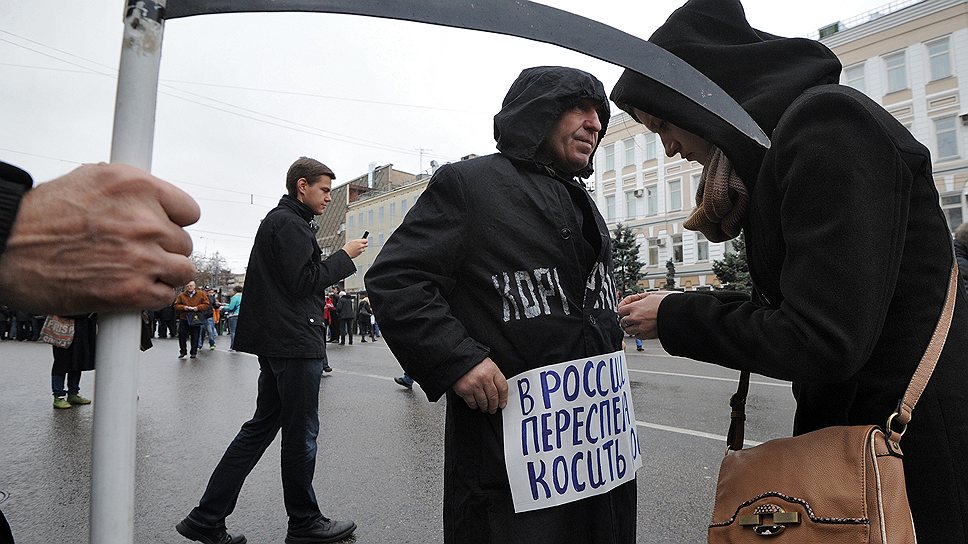 Участники марша оппозиции за свободу «узников 6 мая» во время шествия от Пушкинской до Лубянской площади