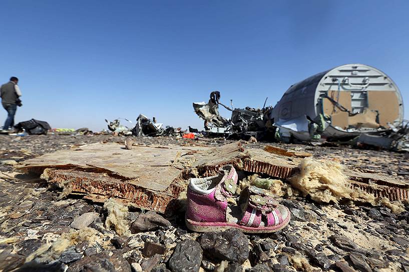 2015 год. Самолет А321 авиакомпании «Когалымавиа», следовавший из Шарм-эль-Шейха в Санкт-Петербург, разбился над Синаем. Все находившиеся на борту 217 пассажиров и семеро членов экипажа погибли
