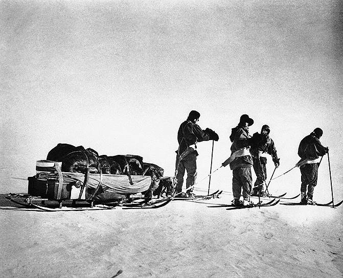 1911 год. Антарктическая экспедиция англичанина Роберта Фолкон Скотта в составе 12 человек отправилась с мыса Эванс к Южному полюсу Земли