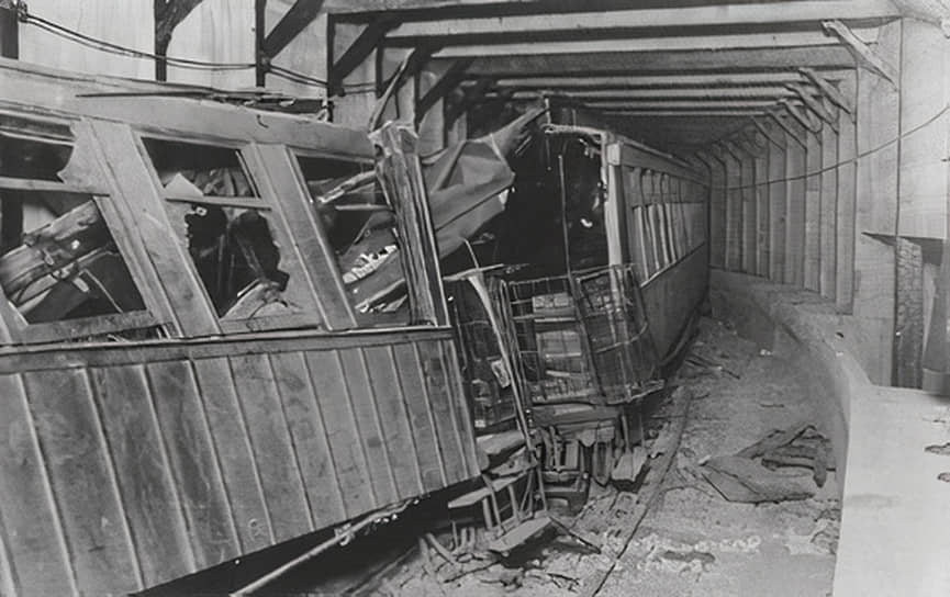 1918 год. Произошла одна из крупнейших железнодорожных катастроф в США — крушение на Мэлбон-стрит в Нью-Йорке. Погибли более 100 человек