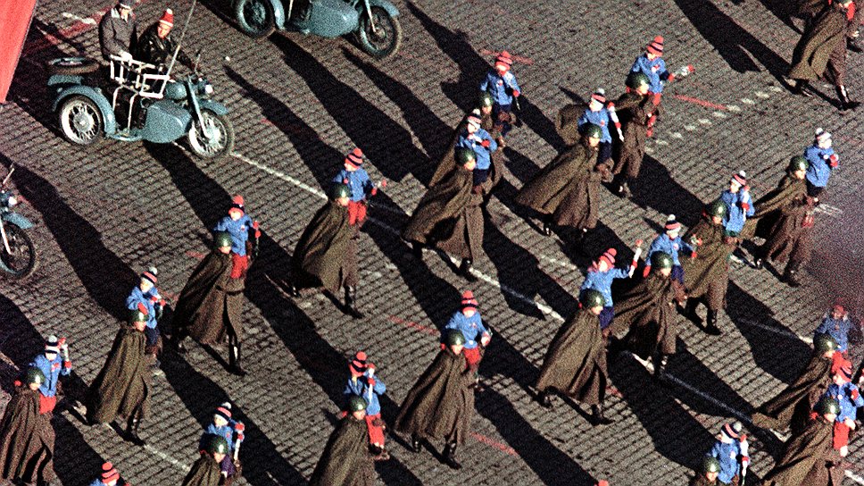 Парад 7 ноября 1967 года стал первым парадом, который транслировался для жителей Сибири,  Урала и Дальнего Востока