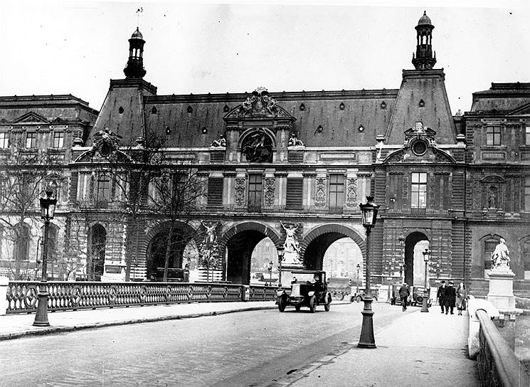 1793 год. В Париже (Франция) впервые были открыты двери музея Лувр